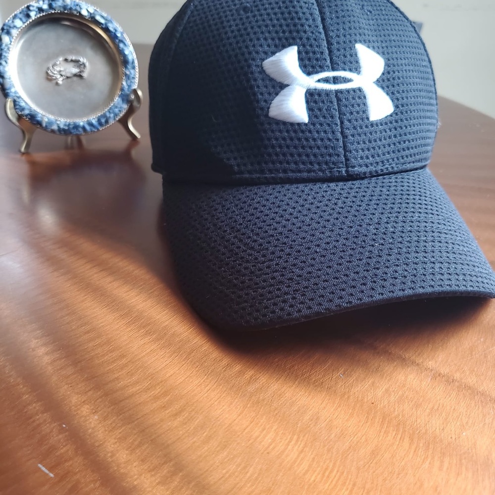 Under armour hat - Picture 6 of 9